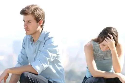 女秘书越级上报竟引老板怒火！隐藏10年的出轨秘闻终于曝光我是王菲，一名普通的