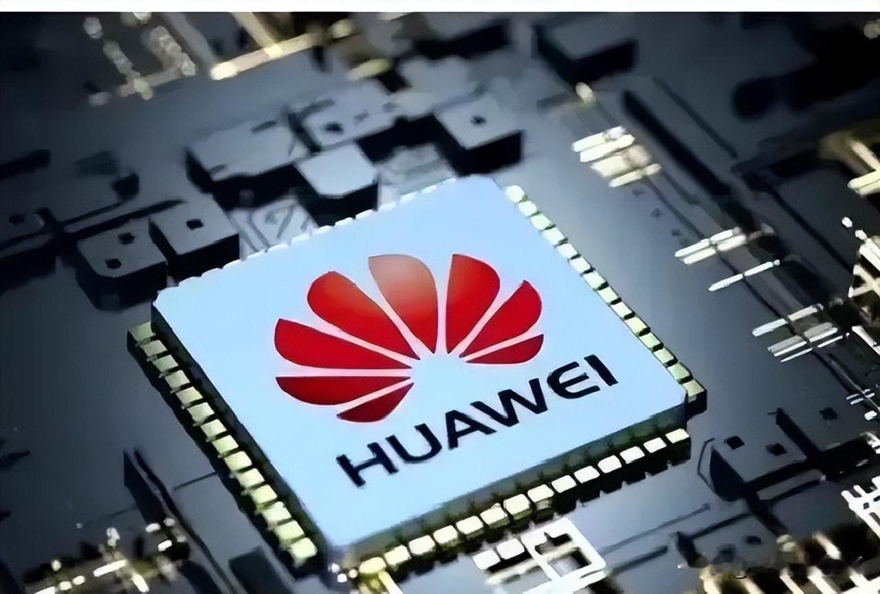 何庭波说“381款芯片已量产”的时候，台下坐了三百多个半导体工程师，没有一个人鼓