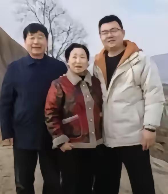 许敏对策不好吗？策治病的钱都是许敏出的，认亲后许敏继续给策出钱治病，甚至借了高利