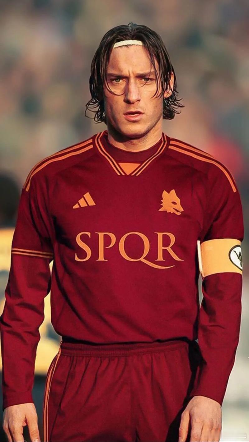 前世界冠军、意大利、罗马王子托蒂在节目中说：“在他的心目中第一是马拉多纳，接下来