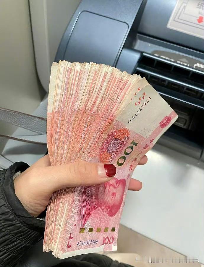 存钱，存钱，存钱，一定要存钱！同事月工资3500，她老公5000，俩人加起来