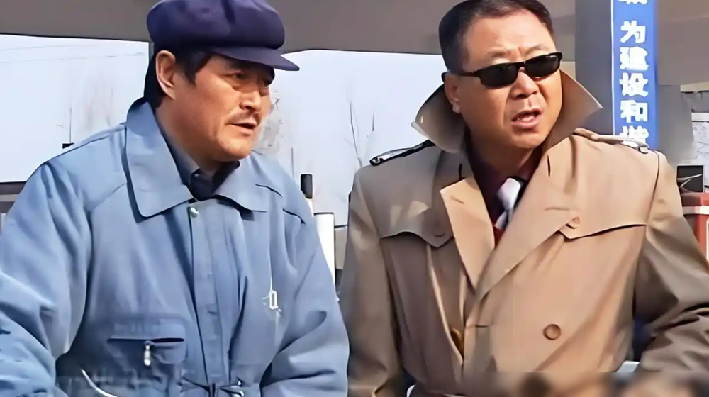 范伟拿金马影帝那年，干掉了梁家辉、张学友、许冠文。演的是老舍笔下一个油滑透顶的农场主任，全程不抖包袱