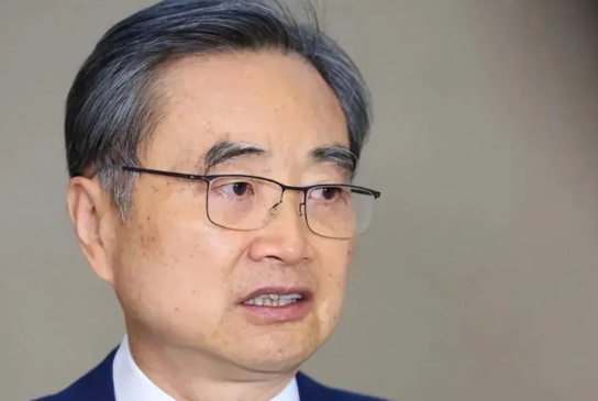 韩国政府用自己的行动诠释了什么叫“此地无银300两”!8月4日,韩国外交部长
