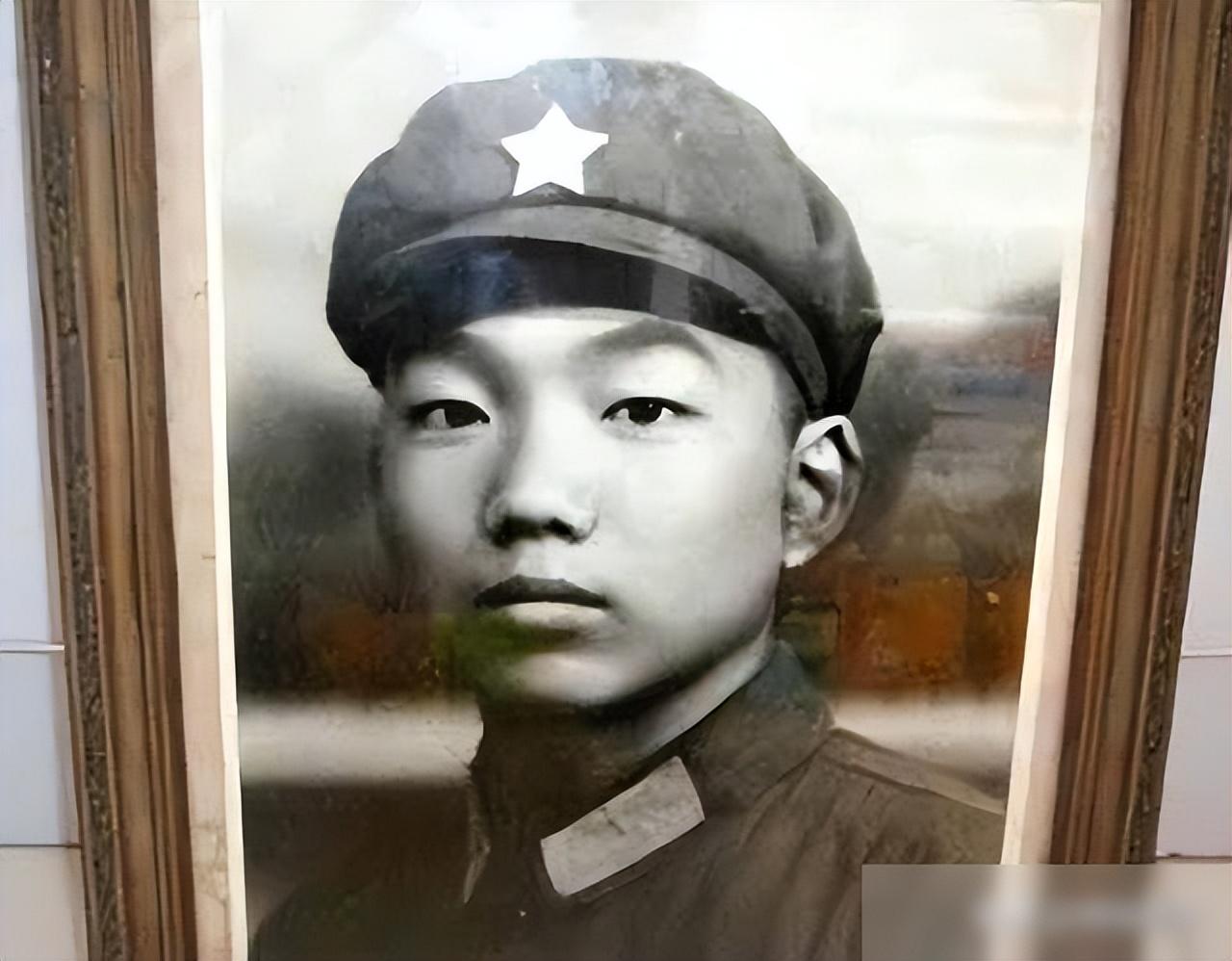 孟凡章，河南沈丘人，1951年生，北京卫戍区卫生员。1968年入伍后，他刻苦钻研