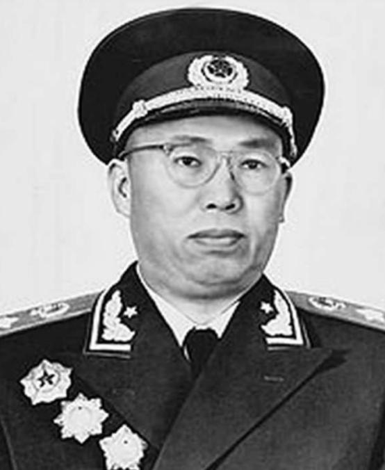 罗荣桓有个弟弟，从黄埔军校毕业后就加入了国民党，罗荣桓曾写信让他脱离国民党，可他