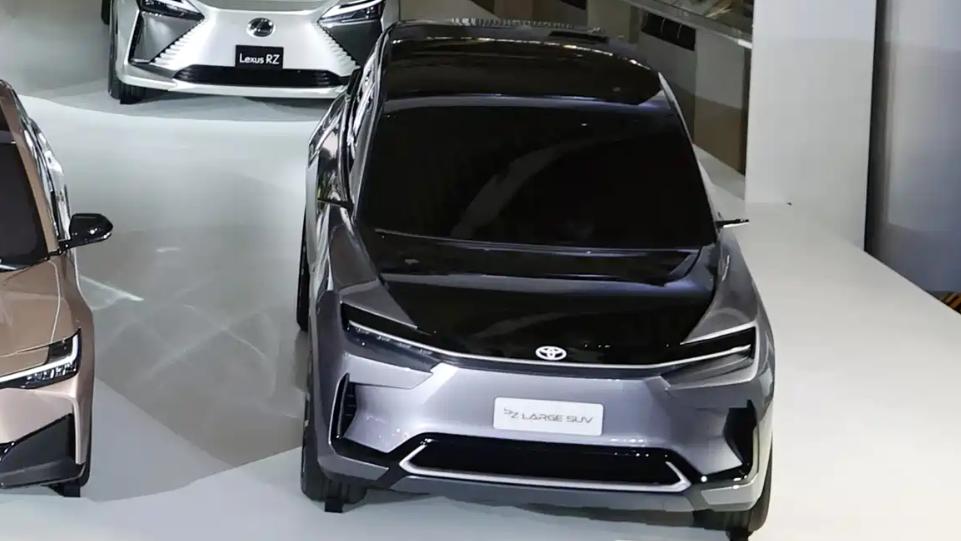 丰田全新三排SUV? 或在2月发布