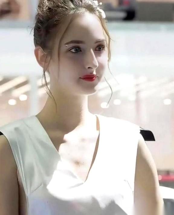 妈耶，看到乌克兰那事儿，我真是心头一紧。什么叫“战火无情”？这回是真真切切砸在女