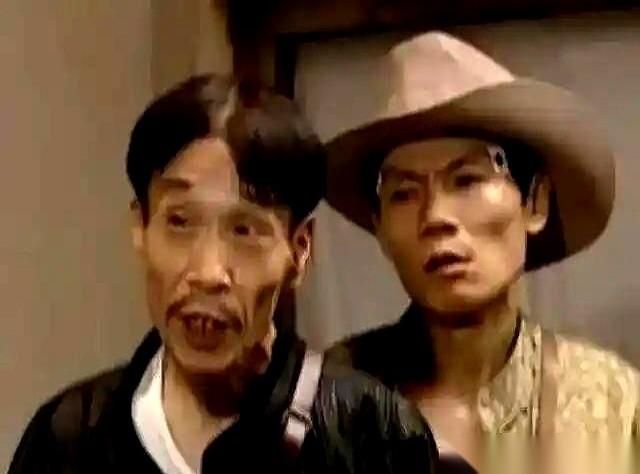 饭局上，一个大背头同学，头发梳得油光锃亮，跟镜子似的。他筷子没动，旁边已经有人把