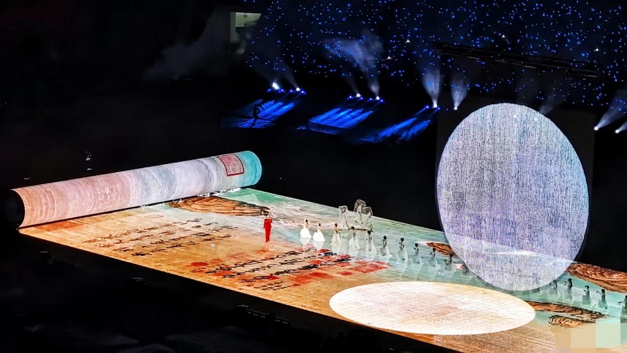 张艺兴出息了！他在鸟巢做了一件几乎所有歌星想都不敢想的事——联手张艺谋团队，复刻