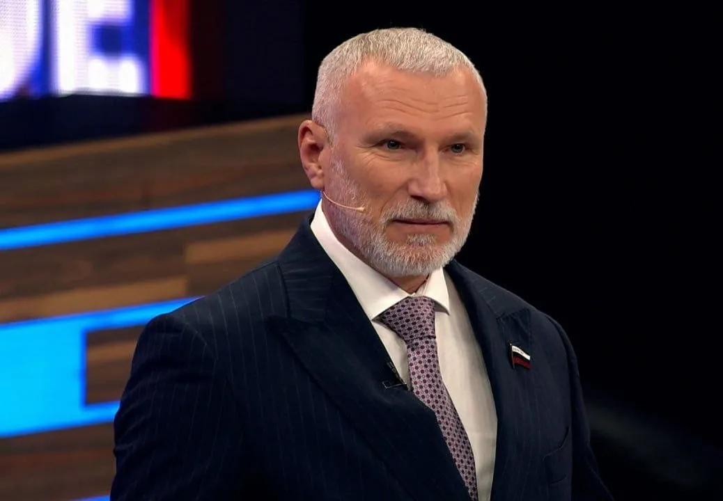 【俄罗斯鹰派人士强硬发声】1月7日，俄罗斯国家杜马国防委员会第一副主席就美军扣