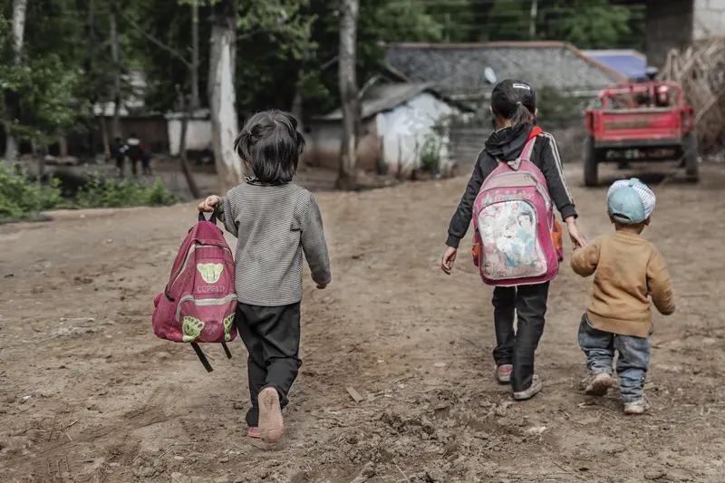 人生中，有些经历着实让人刻骨铭心。比如童年在贫困中艰难挣扎的人，每天放学就去干农