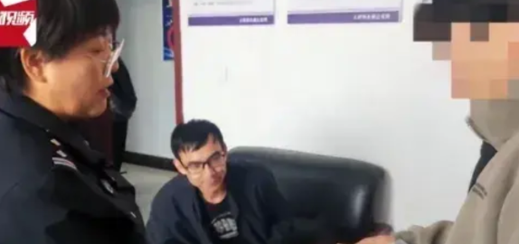 内蒙古呼和浩特，一名20岁的小伙子，因为母亲突然去世，家里一分钱都没有了。问他借