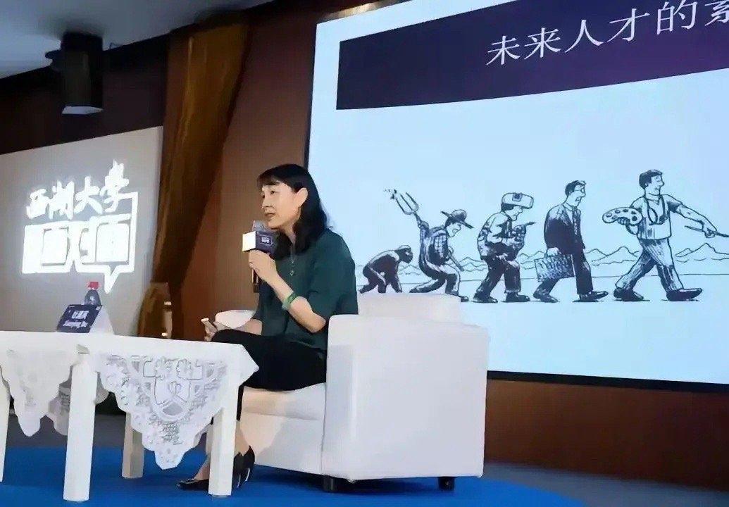 杜建英加入娃哈哈集团以来，为娃哈哈开疆扩土立下的汗马功劳。一个如此有能力的员工，