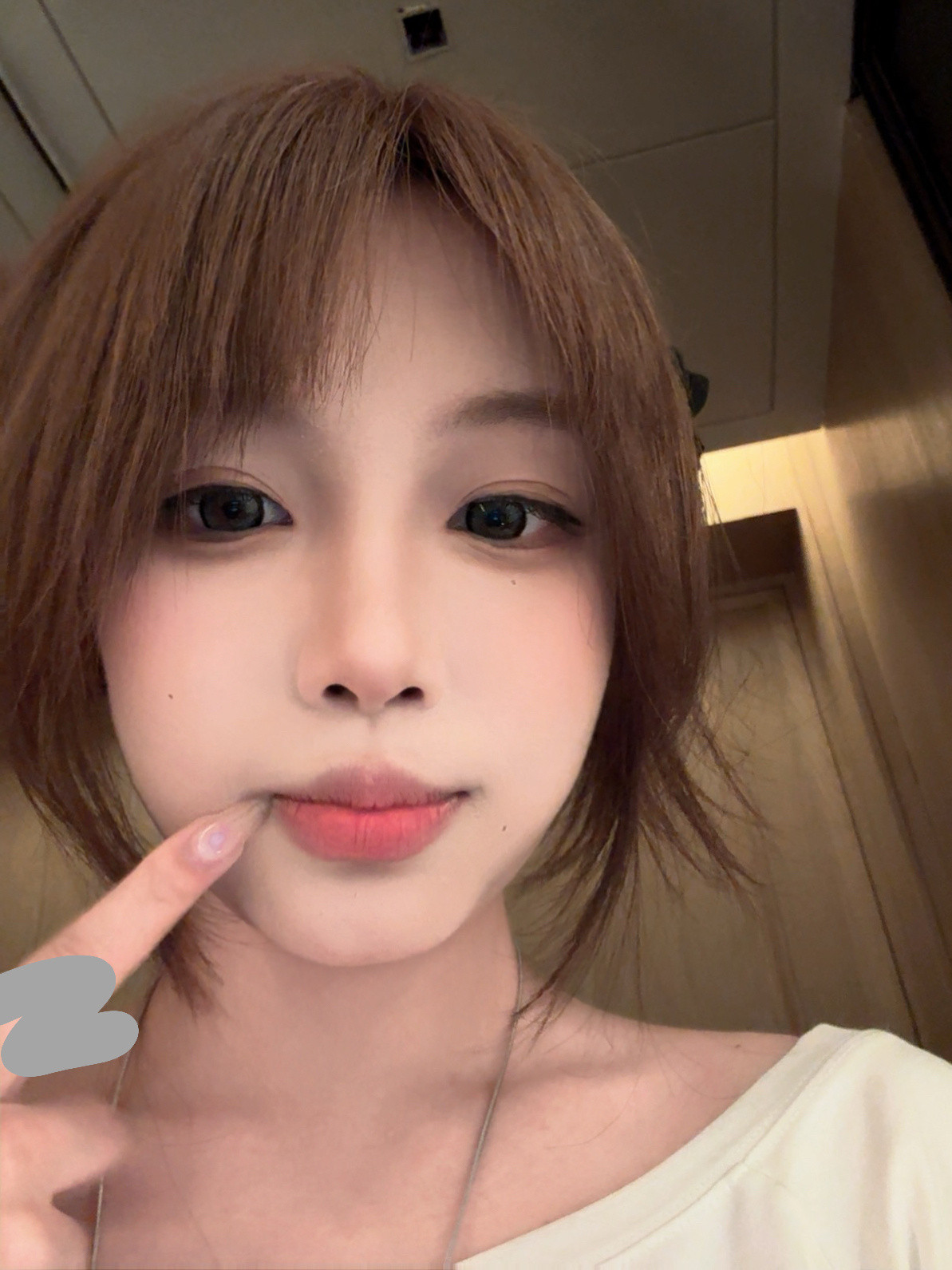 没想到吧，我还有自拍没发（未发布原因：美颜开太大自己也认不出来了）