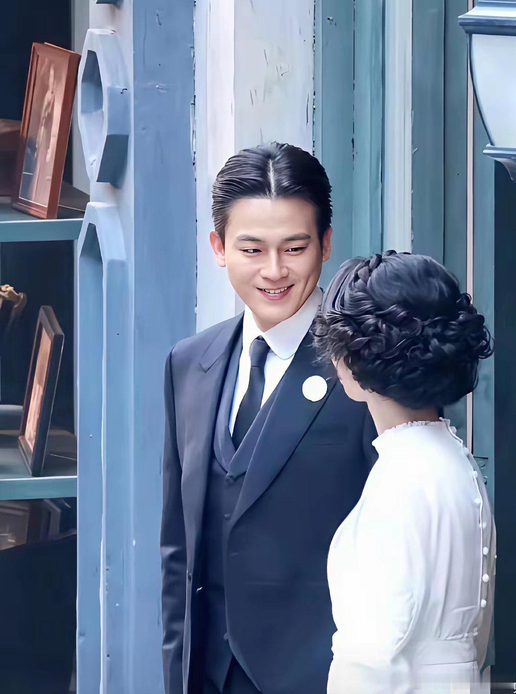 离谱⁠！‏⁠34岁杨⁠紫演⁠1‎4岁少女，﻿造‎型再‏像也救不了年龄差。﻿‏‎杨