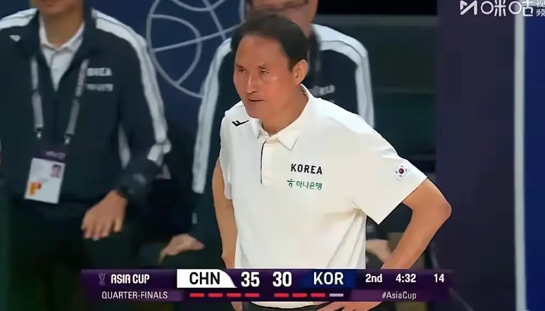 中韩大战之后，韩国主帅安俊浩拒绝与中方教练组握手，表示出一脸的憋屈与不服，并大言