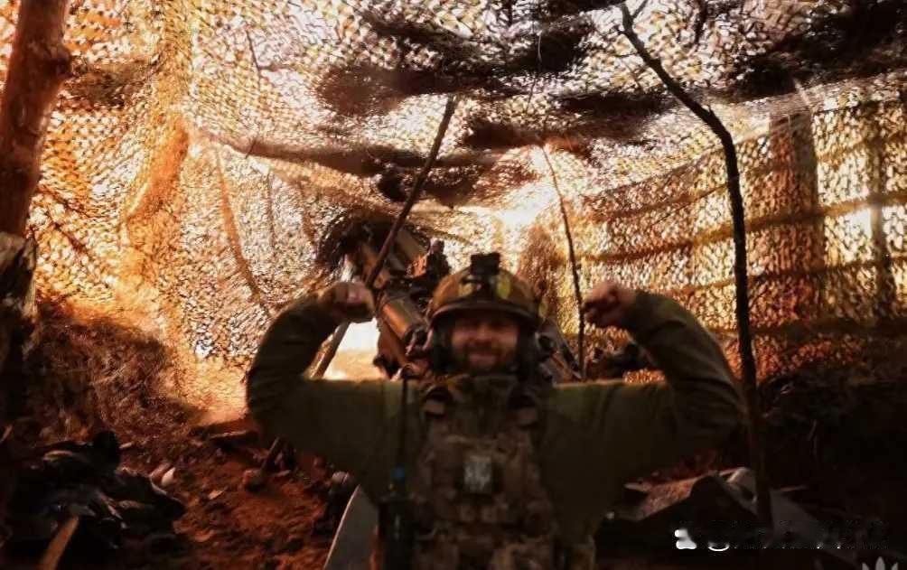 凌晨三点，库皮扬斯克市郊的防线被撕开。无人机传回的画面里，俄军补给车在燃烧，崭