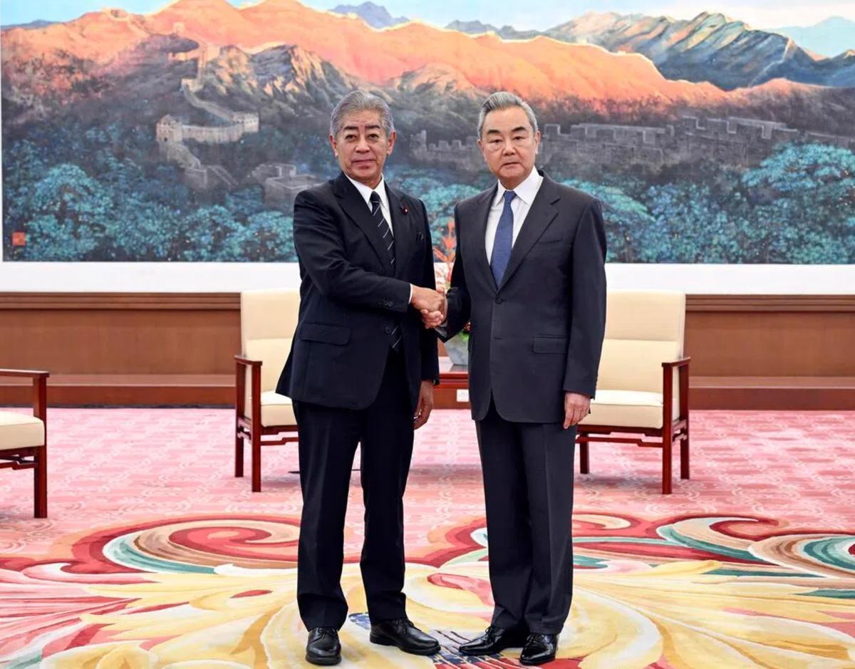 日本前外长访华，见到了最想见的人，中方打开天窗说亮话 据环球网报道，中共中央