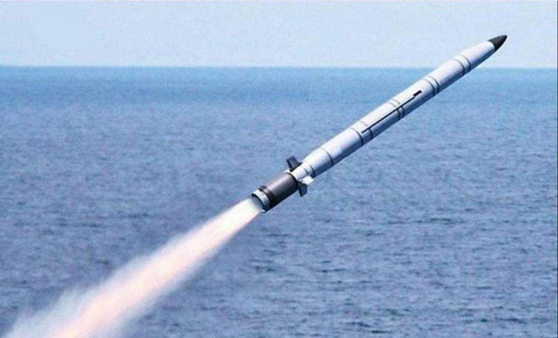美国正式表态：中国潜射导弹试射后，华盛顿把“日本防务承诺”搬了出来。导弹已经