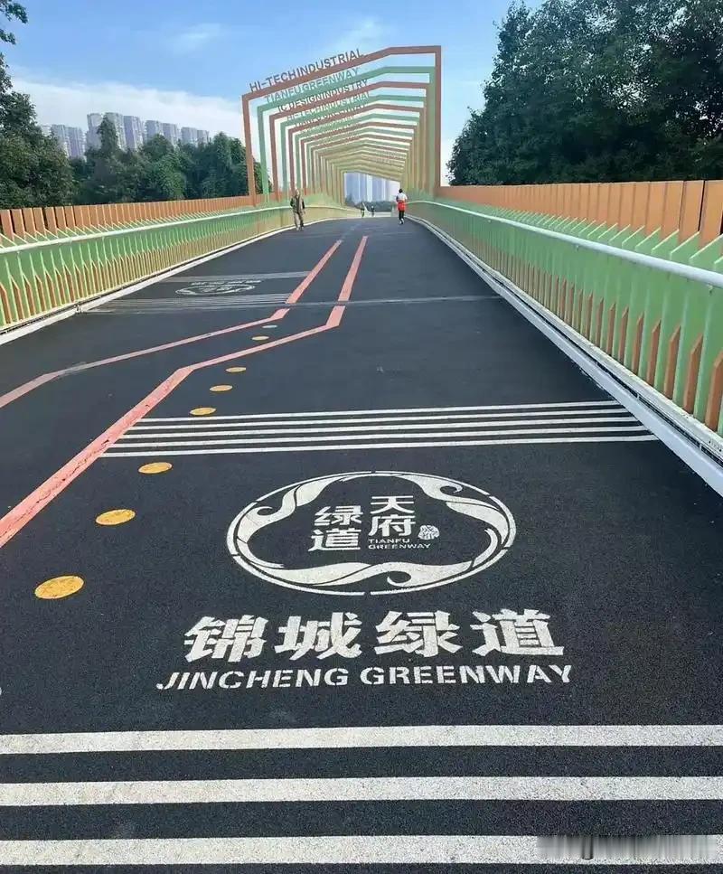 无天府，不成都！坦率的说，感觉成都市快变成天府市了！因为在成都叫“天府”的地方