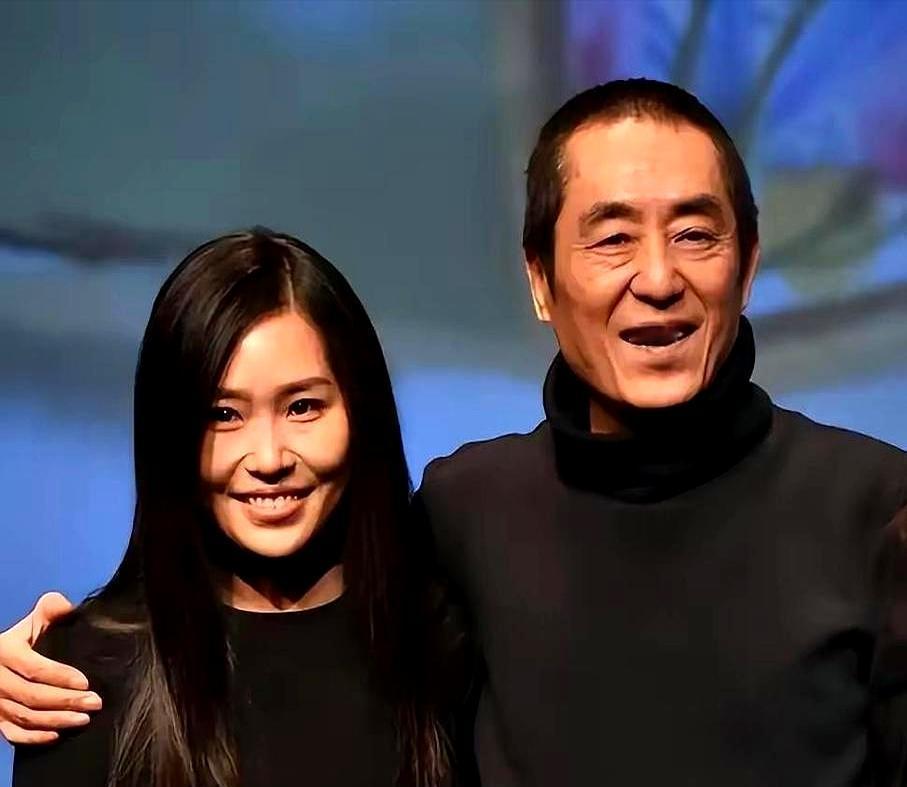 被外籍丈夫家暴、酗酒、背叛，张艺谋对女儿张末说“没事，回来我养你”，转头却把她扔