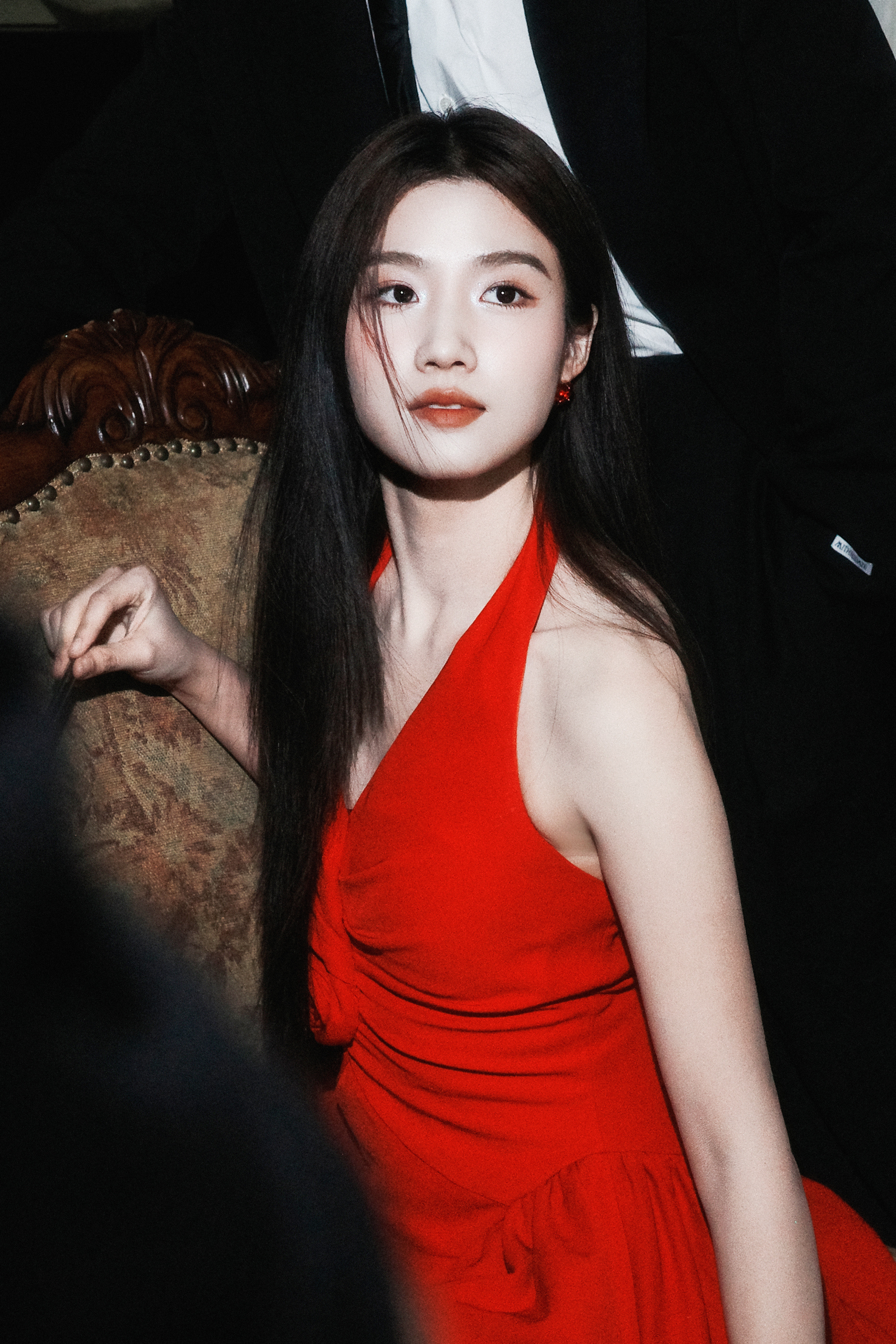 卢昱晓红色战袍