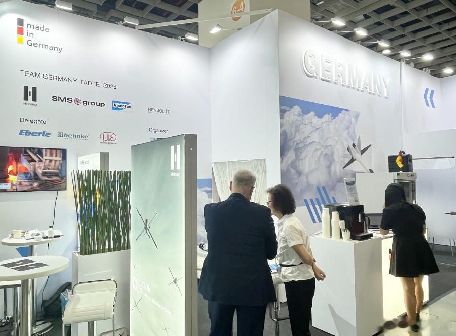 【德国拉响工业衰退警报!三重挤压,逼迫德企将投资的目光转向国外】德国,这个曾经以