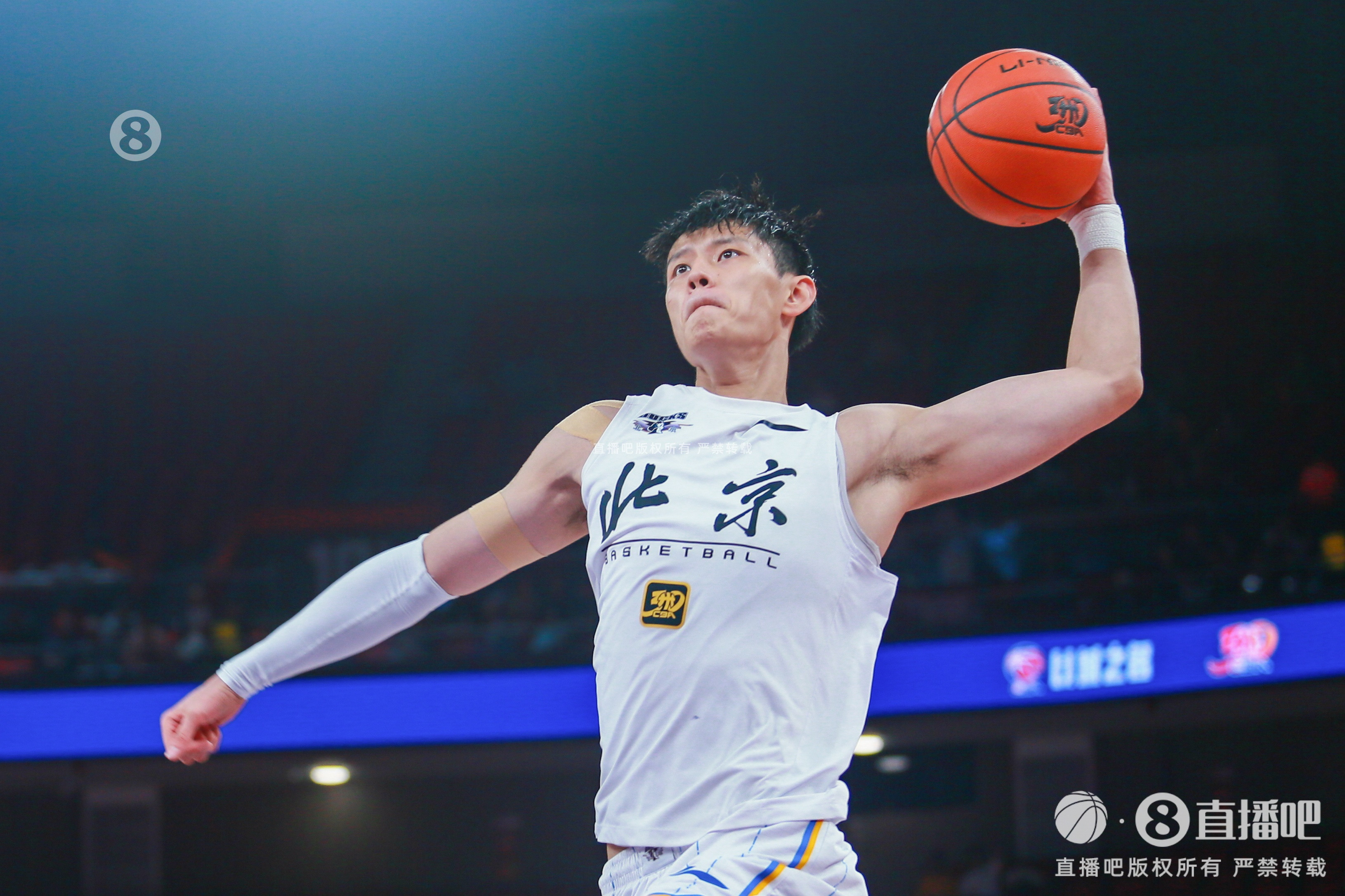 记者: 首钢选外援都是基于小曾考量 奥莫特状态糟但他是保底选项