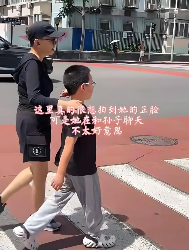 宋丹丹，引发热议。7月的热搜榜上，两条挨得极近的新闻，拼出了一幅让人唏嘘的画