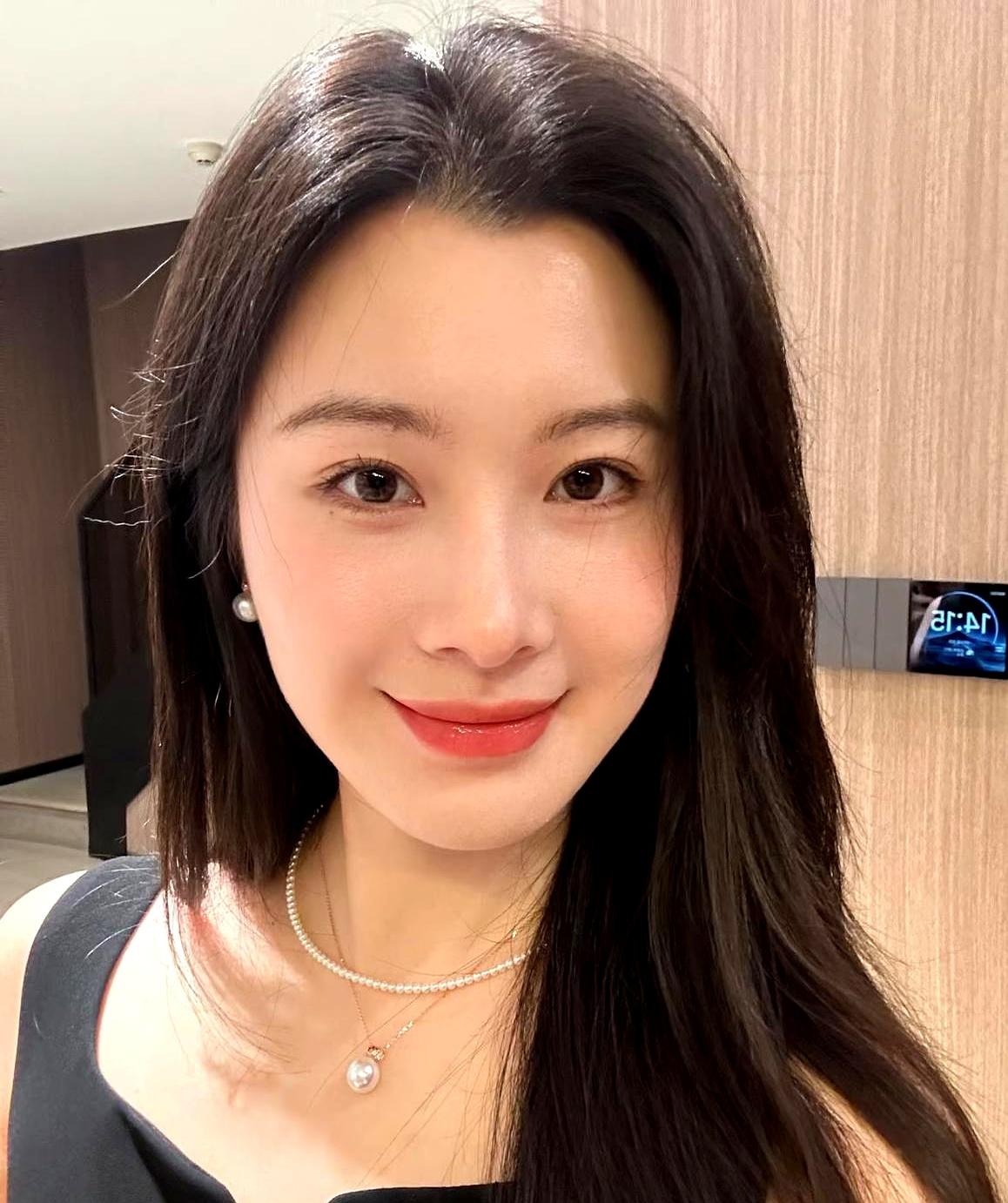 听说县城里那位38岁的姐姐，还是咬着牙把二胎生了，多少人听完都直摇头。她在超市