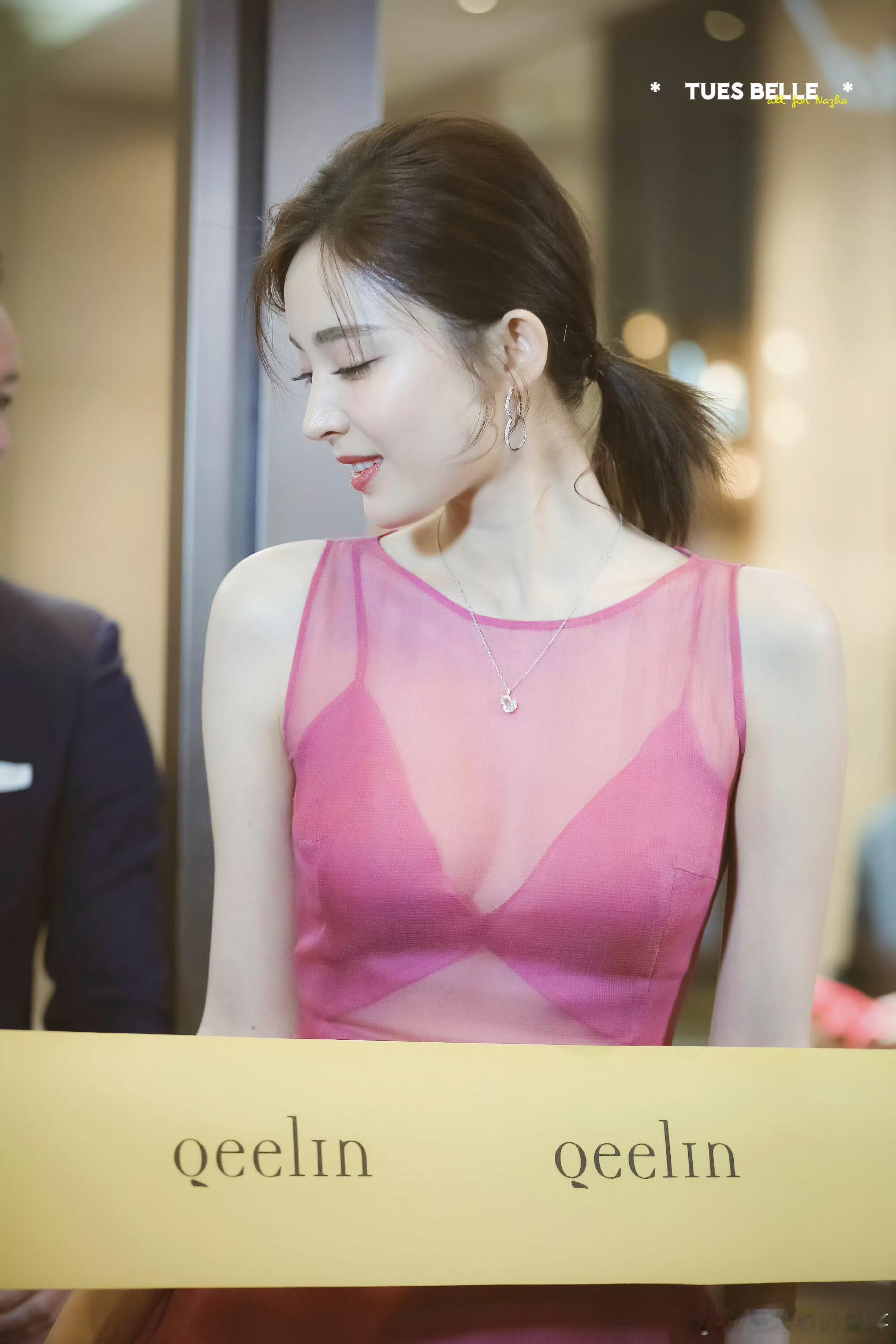 原来清纯与性感是可以并存的！娜扎顶级神颜，出道到现在脸就没崩过！古力娜扎｜