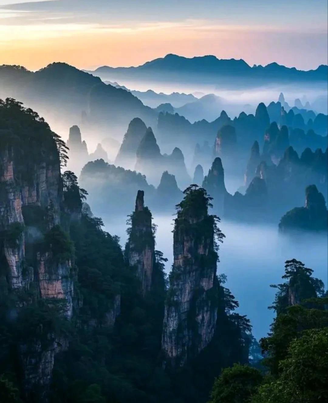 《西游记》中唐僧是往西走了一路，哭了一路。斋化不来他哭，被妖怪捉住他哭，心里难受