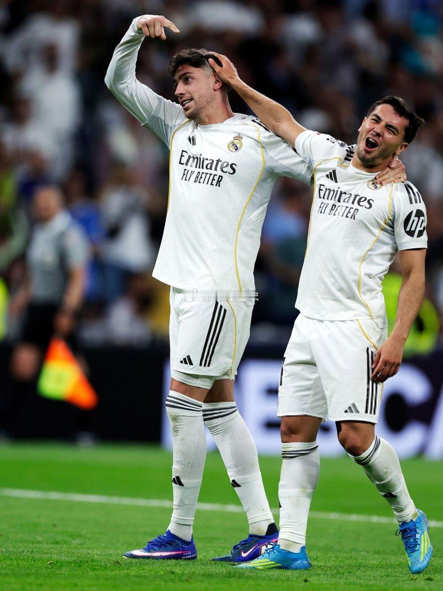 皇马1比1赫罗纳每体：皇马连续失分崩盘，巴萨有望在国家德比前拿下西甲冠军《每日体