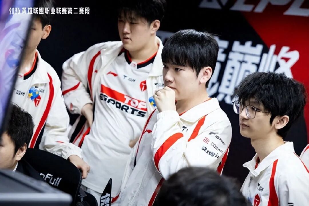 JKL沦为LPL倒数AD？4场比赛砍下0-22战绩，一个人头拿不到太离谱JKL刚