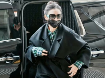 张柏芝漂亮有什么用谢霆峰选择王菲，这两天我终于找到原因了，不是因为王菲比她漂亮