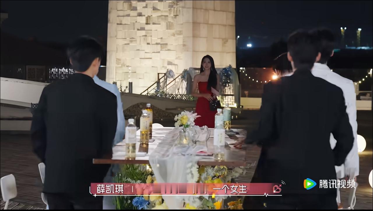 《心动的信号9》开播即炸！5个男嘉宾同时选了沙玥儿，恋综史上头一回。这个恋综刚