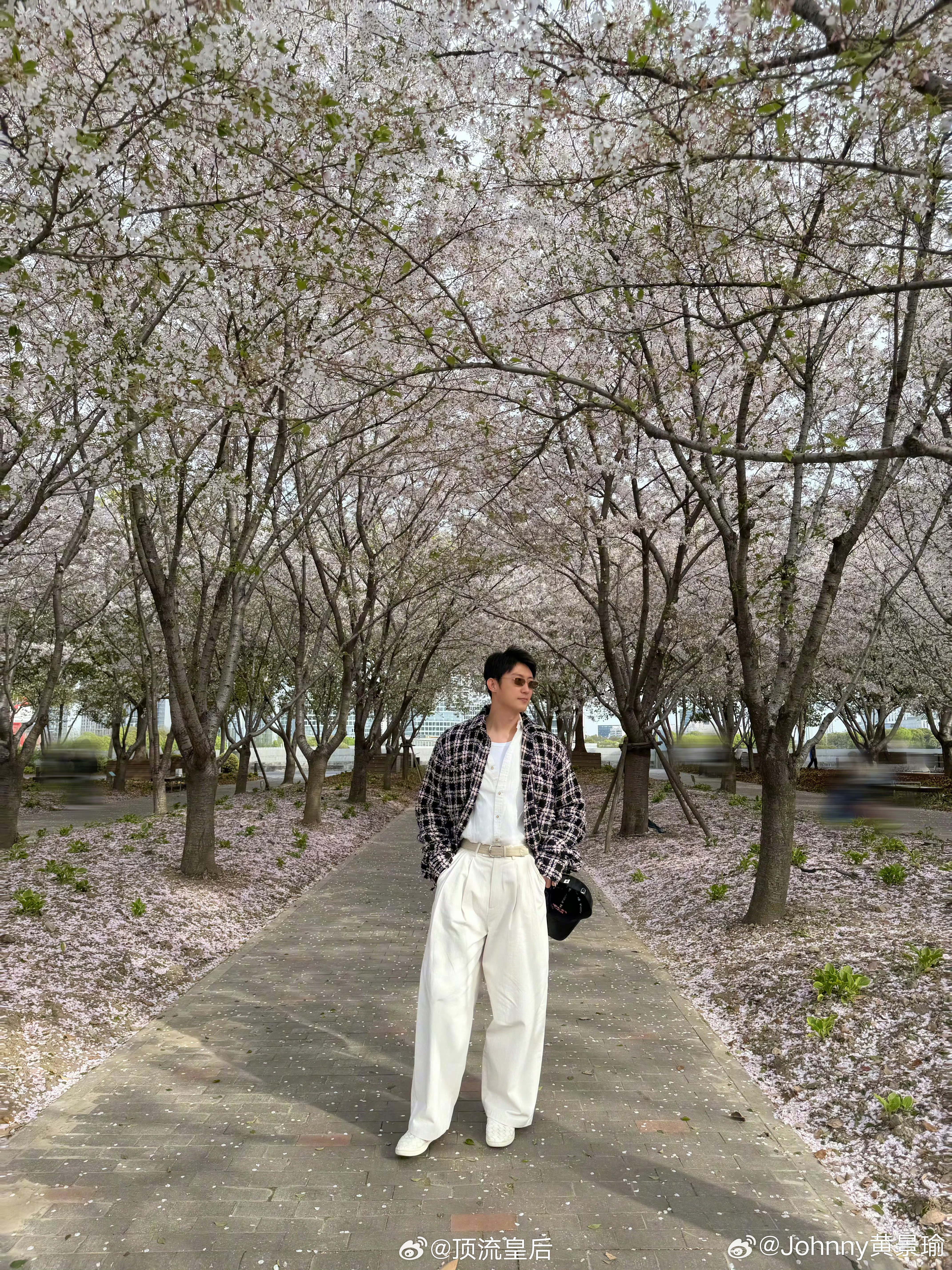 黄景瑜春日营业，原图直出松弛感拉满。