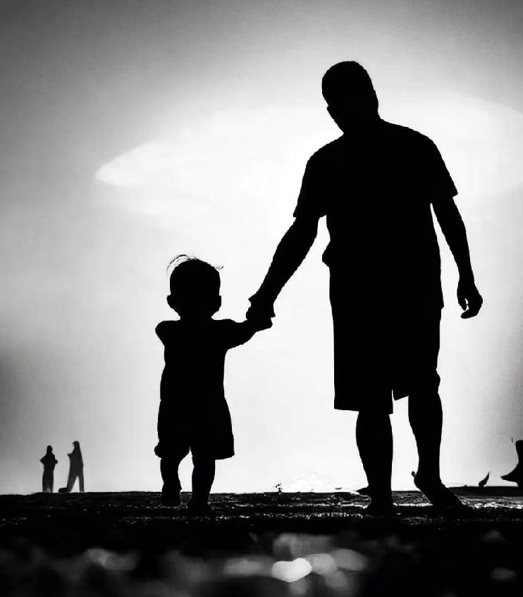 孩子考砸了，家长张嘴就来那几句话，其实早把孩子心里的光弄暗了。不是故意的，但