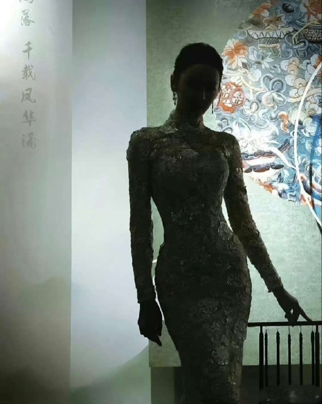 答案藏在她的好身材里！171cm身高配超绝头肩比，56cm细腰搭90cm臀围，0