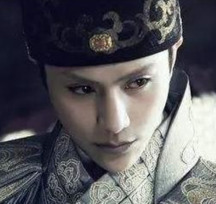1407年，朱棣下诏全国选美，当美女们被送至北京后，锦衣卫首领纪刚先挑了其中最漂