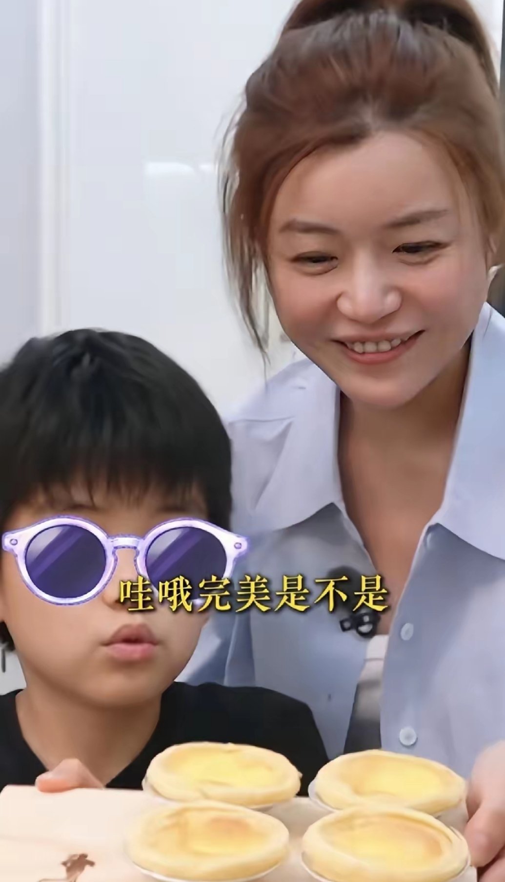 陈晓儿子下半张脸跟陈妍希一模一样。​​​