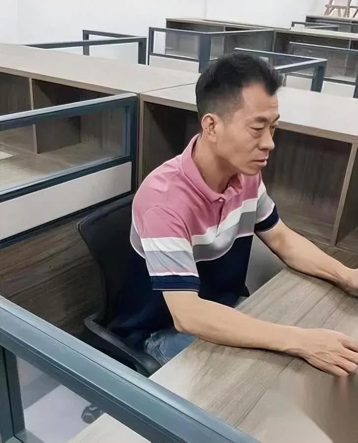 程厂长在柬埔寨栽了——不是被坑，是管不了人。他在国内那套“逼工人加班”的