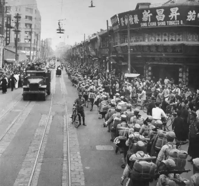 1949年上海公安局长空缺，陈赓问陈毅：特科出的神枪手，能胜任吗？1949年，蒋