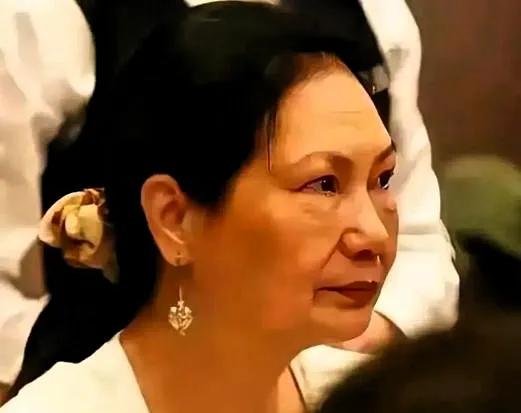 黄汪家的事儿：妈骂儿子不孝，儿子吐槽婆婆贪婪，背后藏着三次救命和上亿珠宝这两天