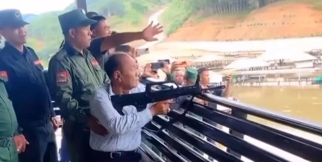 佤邦军为什么拥有6万正规军，及兵工厂？首先佤邦名义上归缅甸管，实际自己说了算。
