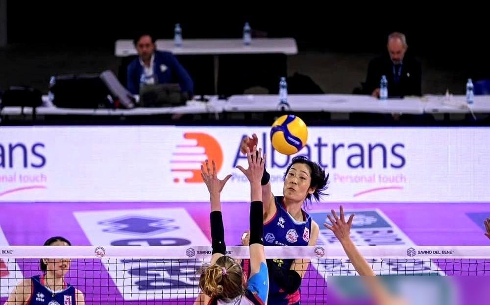 朱婷没上。一秒钟都没上。事情其实很简单：一场小组赛，对手被普遍认为是这组