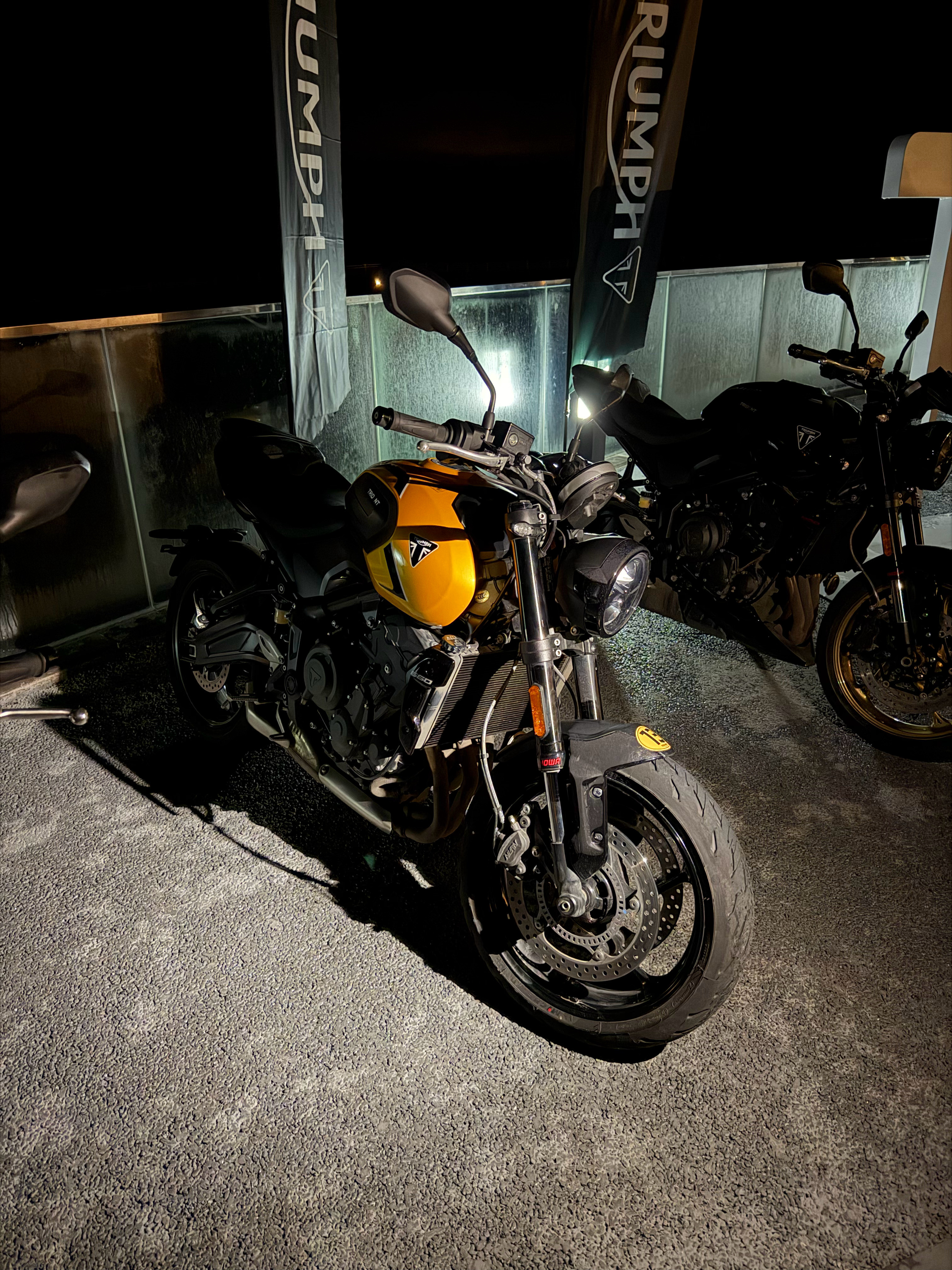 感谢大哥带我见世面心里种下一颗种子虽然我还没有摩托车驾驶证但是车是真的帅，我腿