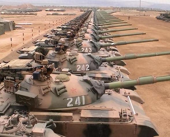 年终岁尾，80式主战坦克被拉出来“哭穷”！看来“五对轮”真的不“存在”了。[大笑