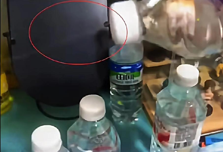 3月16日，吉林四平白先生点外卖买了一箱纯净水，喝了两瓶半，不但不解渴，还口干，