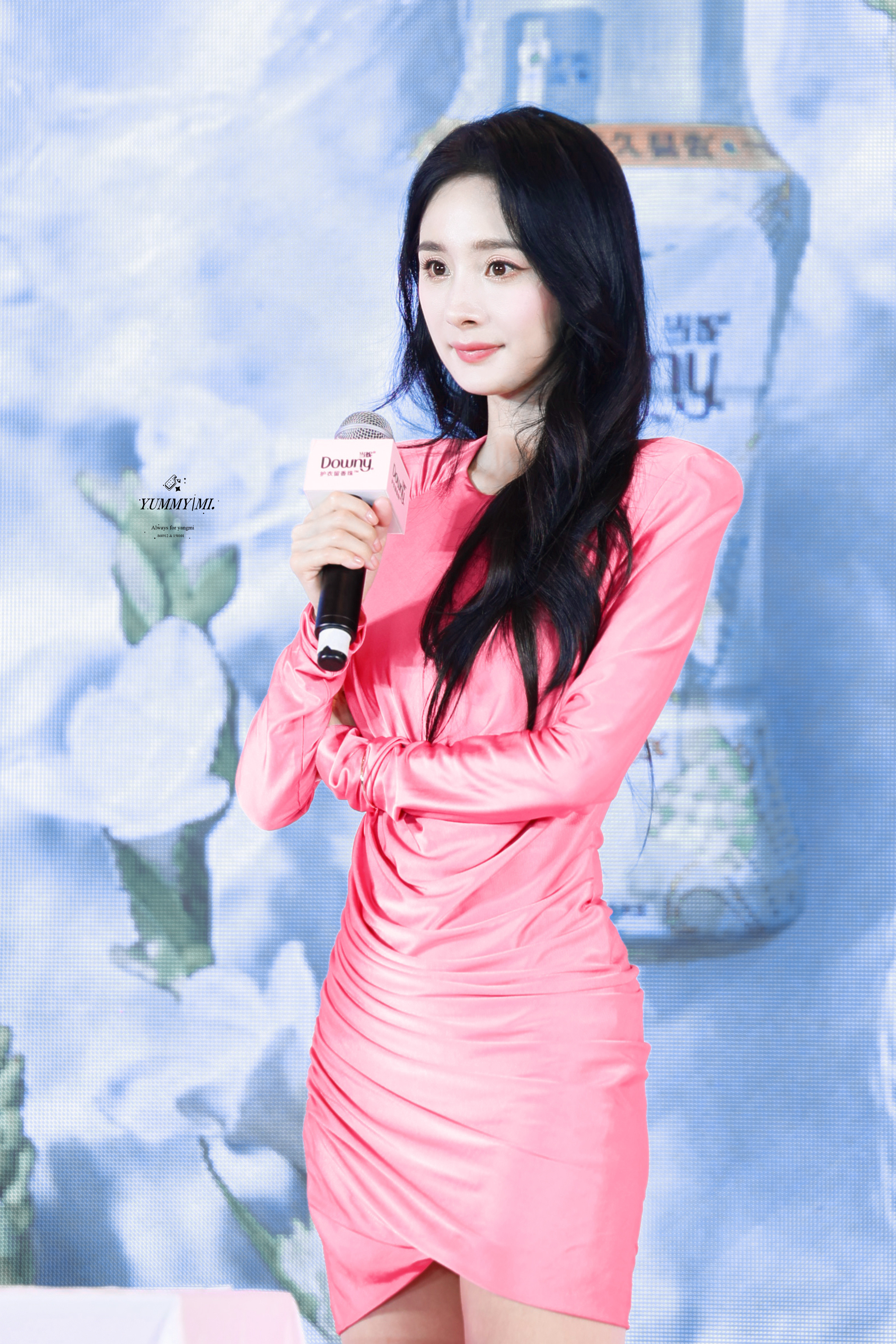 杨幂出席微博之夜杨幂在复制粘贴的时代，你是手写的诗